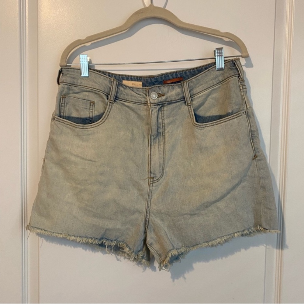 Anthropologie pilcro light wash denim cutoff shorts sz 32